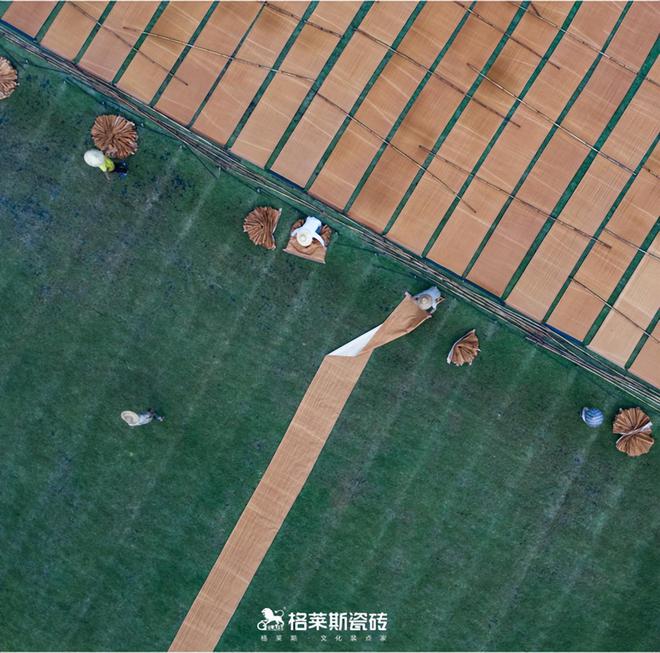 共赏当代国风美学香云纱时光原生系列盛夏新作(图2)