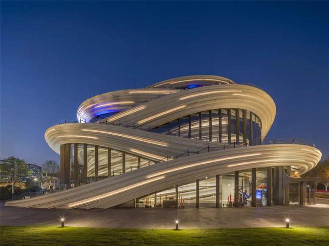 买球网站：他登上中国今年高考题：哗众取宠的建筑并不吸引我(图3)