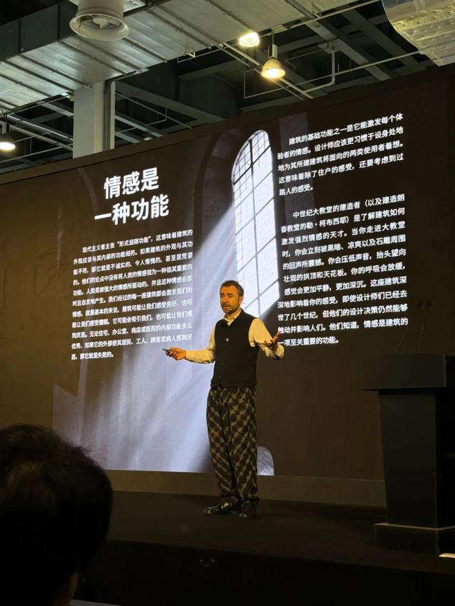 买球网站：他登上中国今年高考题：哗众取宠的建筑并不吸引我(图15)