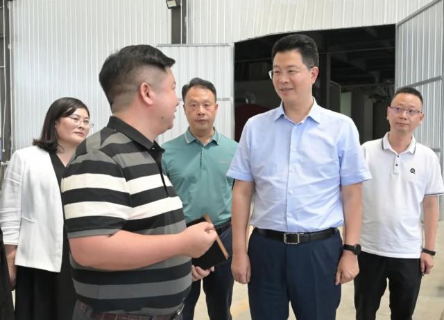李文章在调研工业企业运行情况时强调加快培育发展新质生产力为全县经济高质量发展提供强劲动能(图1)
