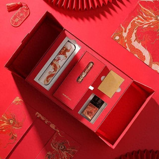 十大买球平台：“英雄”再归来“新”潮澎湃!中华老字号何以又新？(图1)