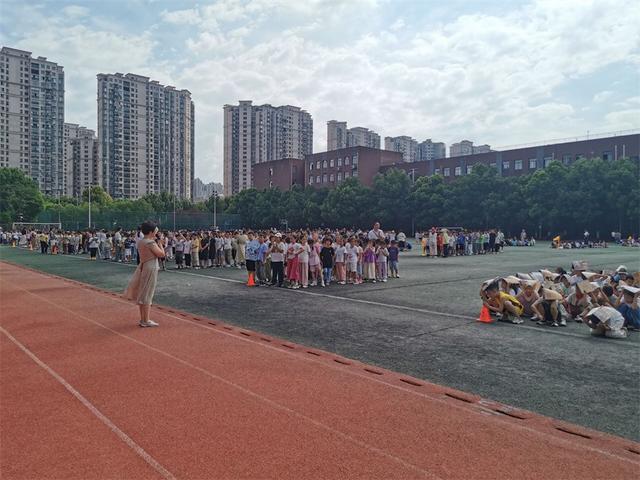 合肥市六安路小学中铁国际城校区开十大买球平台：展防震应急疏散演练(图3)