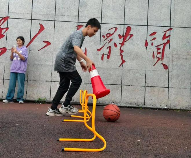 炫彩舞台与你有约——记正源小学部三年级第三期炫彩舞台(图2)