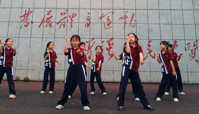 炫彩舞台与你有约——记正源小学部三年级第三期炫彩舞台(图1)