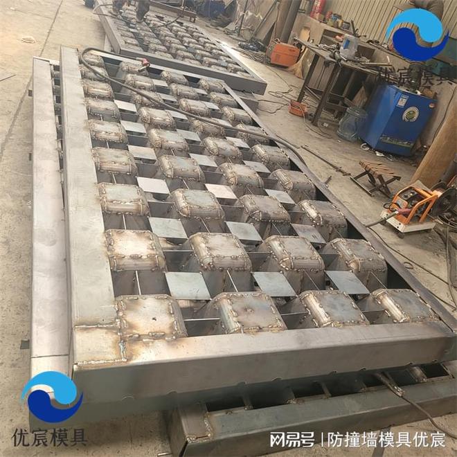 砼连锁排模具优宸海底铰链排护岸模具(图3)