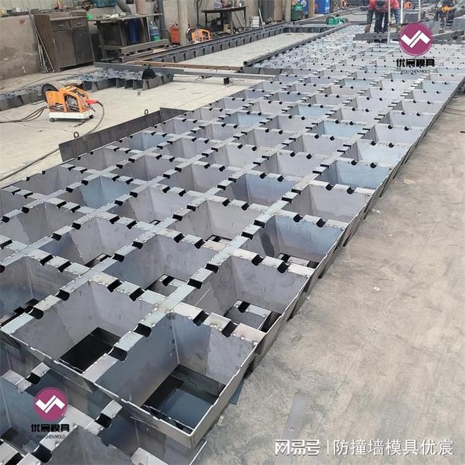 砼连锁排模具优宸海底铰链排护岸模具(图2)