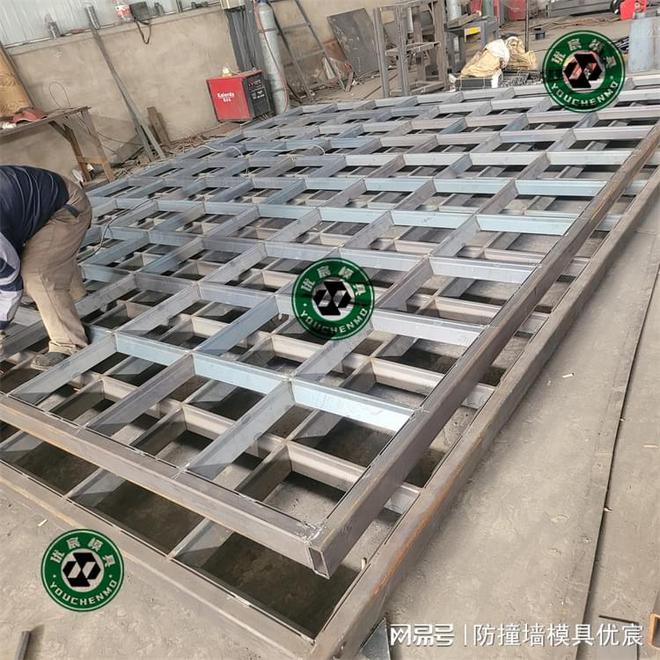 砼连锁排模具优宸海底铰链排护岸模具(图4)