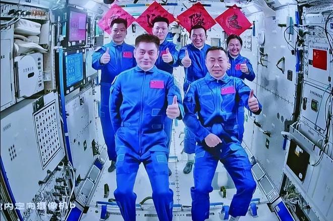 神十八4号返回东风着陆场准备太空方便餐保持精力充沛(图2)