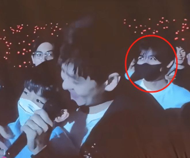 林志颖17岁大儿子近照身材消瘦表情落寞眼睛和父亲一模一样(图5)