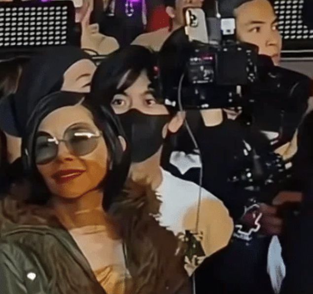 林志颖17岁大儿子近照身材消瘦表情落寞眼睛和父亲一模一样(图3)