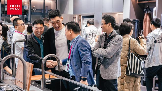 2024广州设计周｜对话图特刘鑫：聚焦消买球网站：费者需求创新五金设计构筑品牌长期价值(图2)