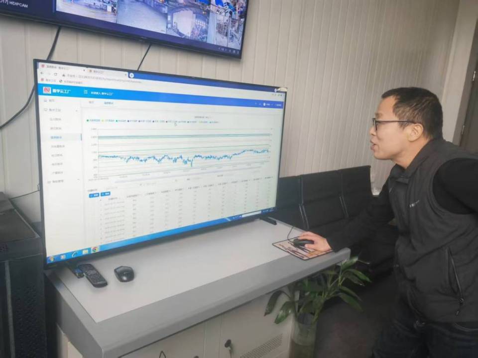 买球网站：中国经济样本观察县域样本篇山西千年古城何以靠“吹玻璃”走向世界(图2)