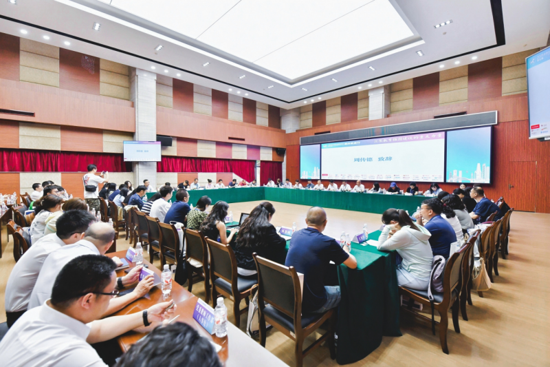 买球网站：全国40余家主流媒体“职击”重庆工业职业技术学院打探产学研用的“重工标准”(图12)