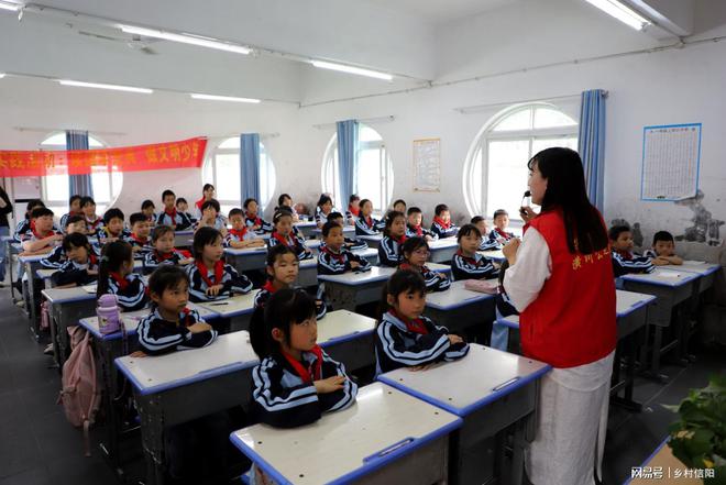 潢川“信好爱心妈妈”情暖王香铺小学留守儿童(图1)