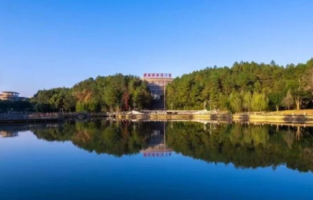 景德镇陶瓷大学专业怎么样？“万金油”属性值得报考！(图1)