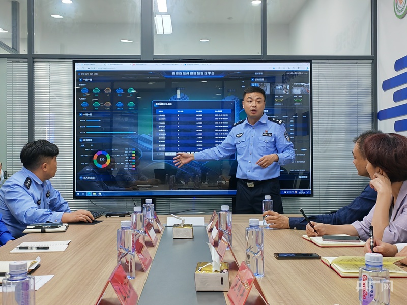 十大买球平台：书记带你看街镇西渡街道袁飞：以产业聚人以治理安人(图2)