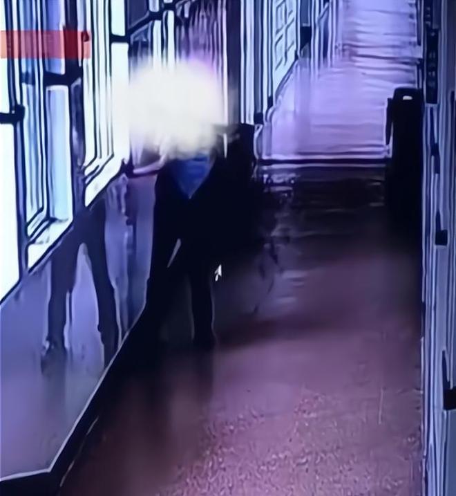 59岁教师被曝殴打10岁学生声称要从窗口丢下去老师：只是吓唬(图5)