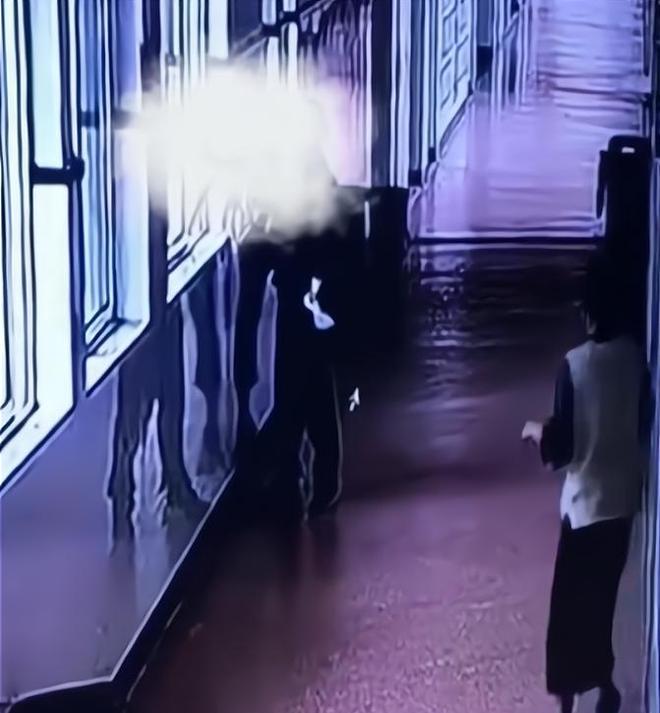59岁教师被曝殴打10岁学生声称要从窗口丢下去老师：只是吓唬(图6)