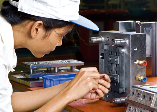 汽车注塑模具汽车冲压模具(图1)