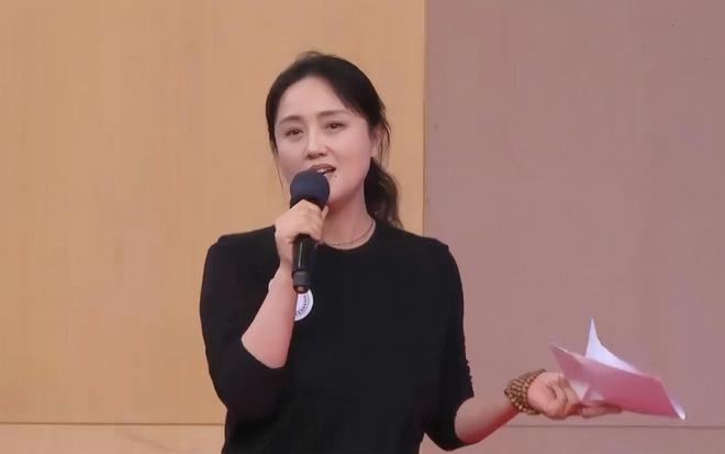 亲人曝光朱媛媛全家福！脸型和母亲神似知情人透露其父母背景(图9)