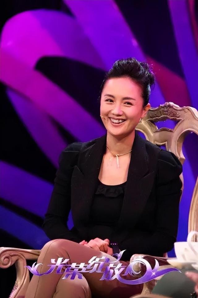 亲人曝光朱媛媛全家福！脸型和母亲神似知情人透露其父母背景(图10)
