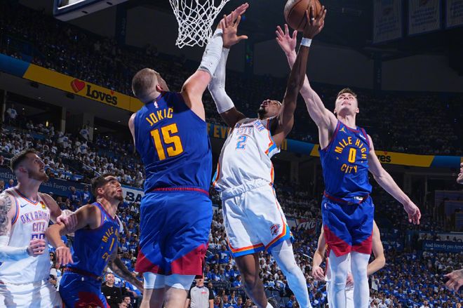狂轰42分22板空砍44分15板成NBA历史首人！MVP是时候该离开了(图2)