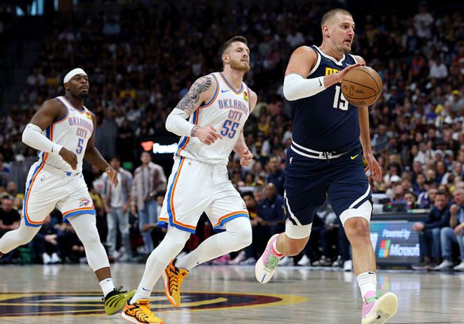 狂轰42分22板空砍44分15板成NBA历史首人！MVP是时候该离开了(图1)