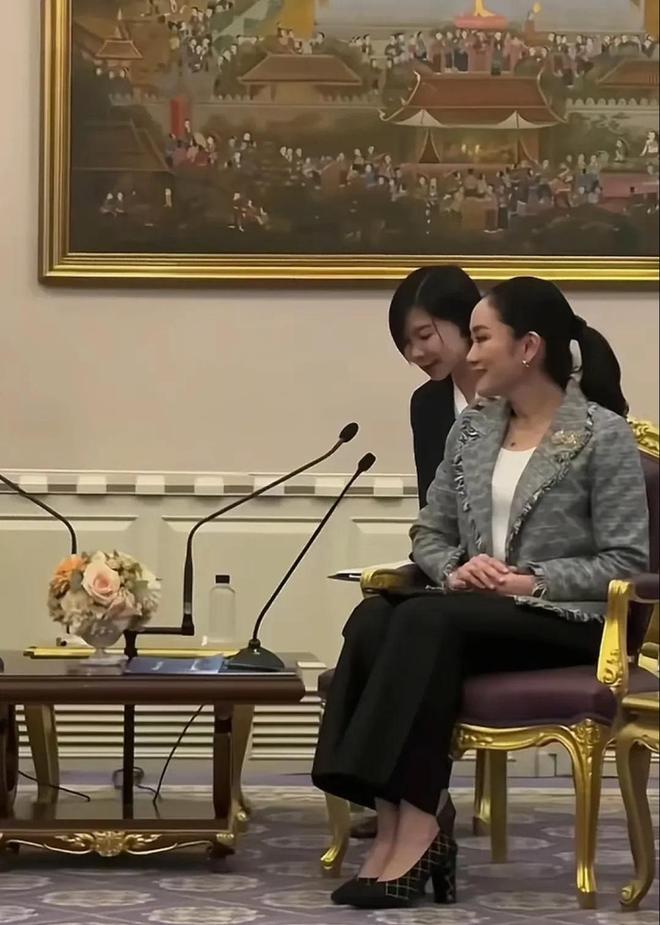十大买球平台：60岁长安汽车董事长朱华容拜访泰国总理赠送佩通坦汽车模型了(图1)