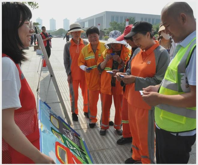 信阳市第三届全国城市生活垃圾分类宣传周集中宣传活动在百花园举行(图3)