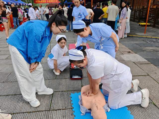 端午送健康！常德市第一中医医院中医药非遗市集暖心惠民(图3)