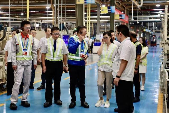 大国工匠走组团“开良方”精准破解汽车行业难题(图1)