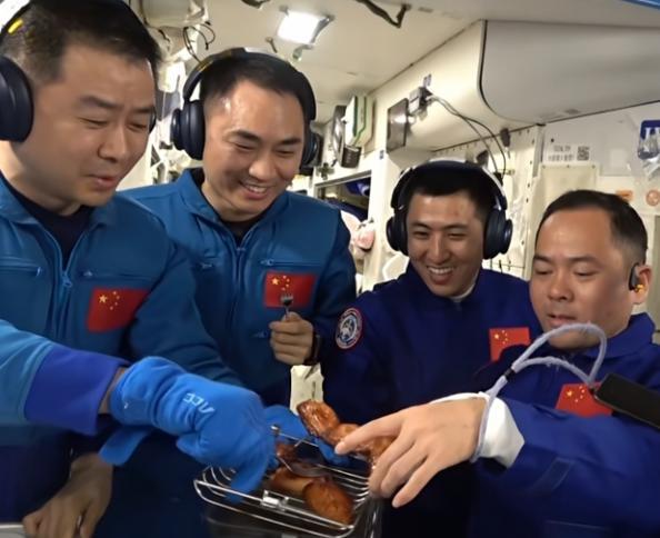 人类第一次在太空做饭中国空间站迎来九阳研制的热风烘烤机(图1)