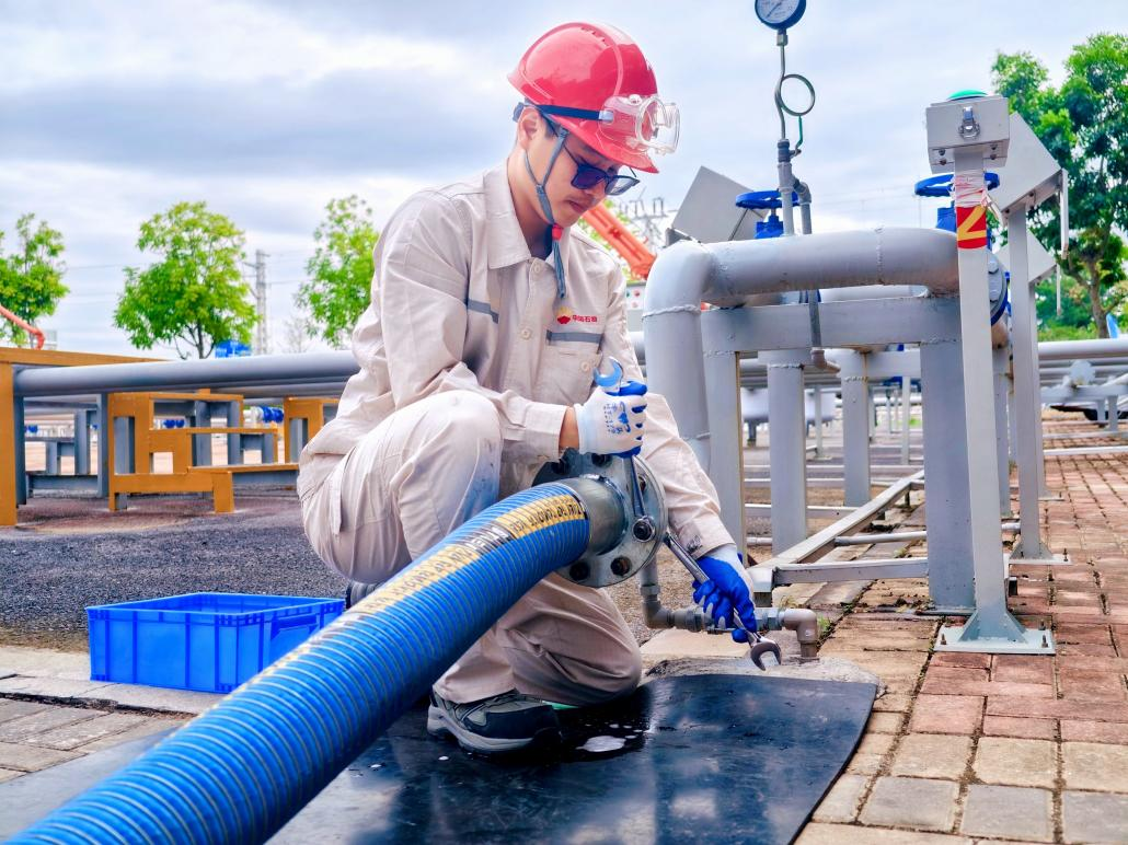 2025年广东省港口行业流体装卸工职业技能竞赛成功举办(图1)