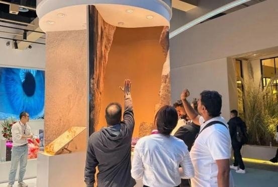 智谋纪AI照明闪耀广州设计周AI小智连获行业大奖！(图3)