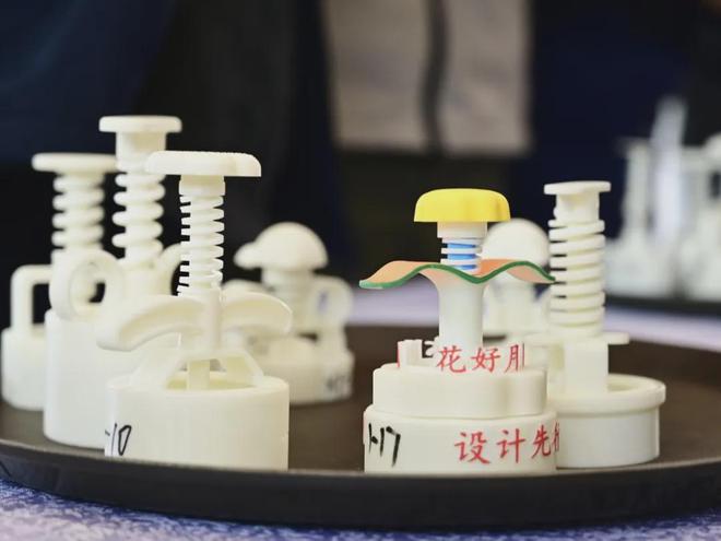 十大买球平台：国赛亮点观告别“老方法”制图员赛项探索模具智造新路径助力企业降本增效(图5)