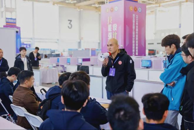 十大买球平台：国赛亮点观告别“老方法”制图员赛项探索模具智造新路径助力企业降本增效(图2)