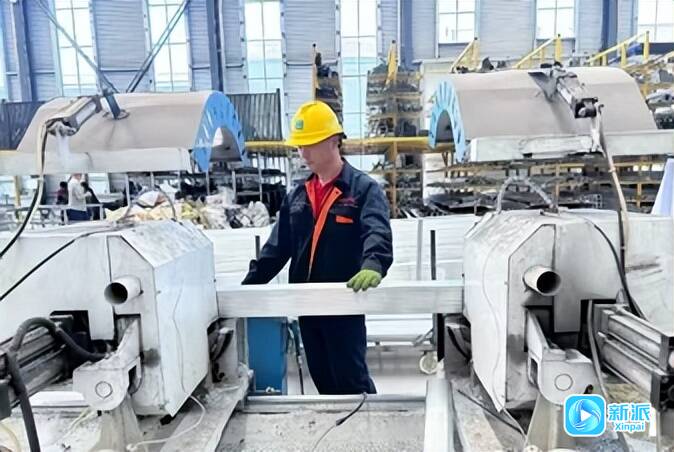 凭栏而跃眺春潮——潍坊临朐从“小护栏”到“大产业十大买球平台：”的进阶之路(图2)