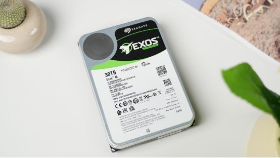 30TB大容量与HAMR技术如何应对存储需求涨潮？希捷银河ExosM30TB企业级硬盘评测十大买球平台：(图7)