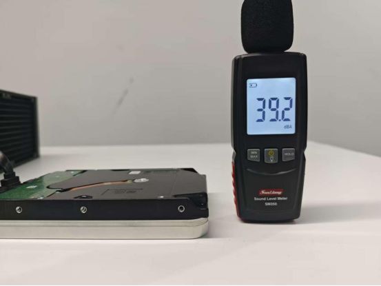 30TB大容量与HAMR技术如何应对存储需求涨潮？希捷银河ExosM30TB企业级硬盘评测十大买球平台：(图21)