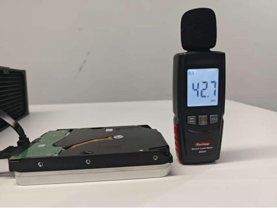 30TB大容量与HAMR技术如何应对存储需求涨潮？希捷银河ExosM30TB企业级硬盘评测十大买球平台：(图22)