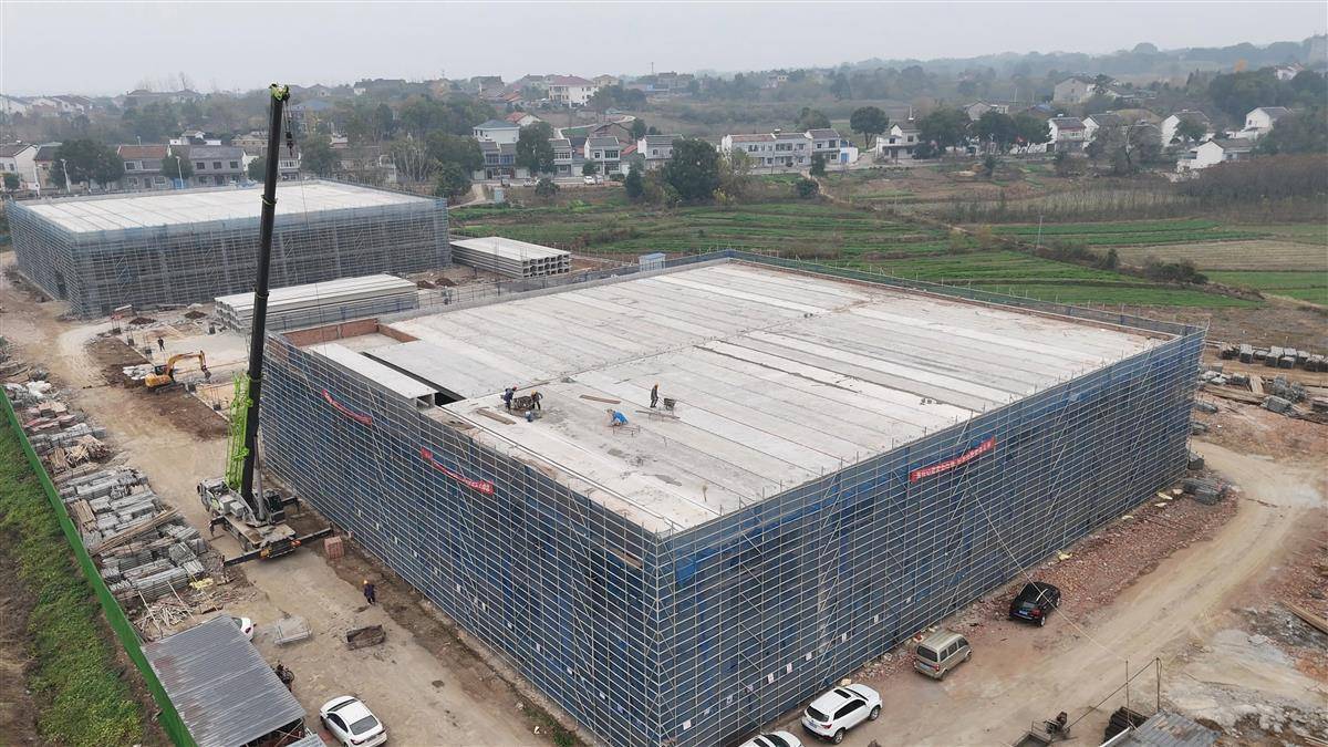 年销全自动数控刀片研磨机400余台“小巨人”远蓝机器订单排满一季度(图3)