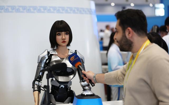 机器人谱写百年传奇(图1)