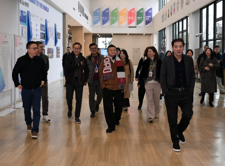 比亚迪硬抗导弹！车身完好没起火乘客仅轻伤；马云与阿里、蚂蚁核心管理层齐聚谈AI；OpenAI与美军方合作惹众怒：ChatGPT卸载量爆增295%买球的app:(图2)