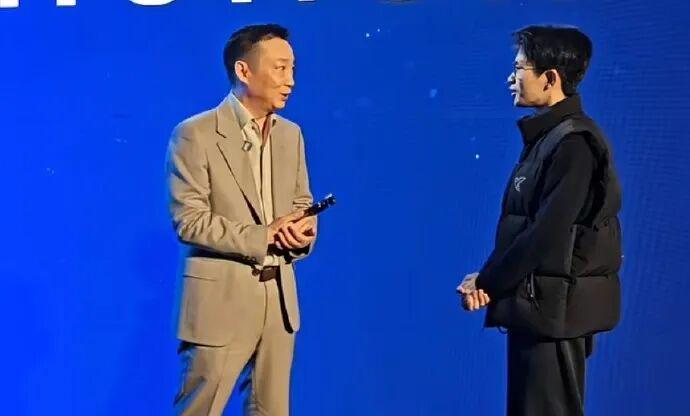 比亚迪硬抗导弹！车身完好没起火乘客仅轻伤；马云与阿里、蚂蚁核心管理层齐聚谈AI；OpenAI与美军方合作惹众怒：ChatGPT卸载量爆增295%买球的app:(图5)