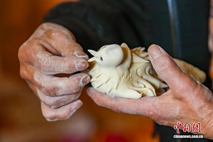 清明“面燕”衔春意“家乡味”撬动时令新消费买球的app:(图1)